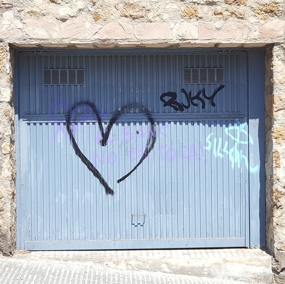 Meet your Posher, Jennifer - Picture 2 of 5